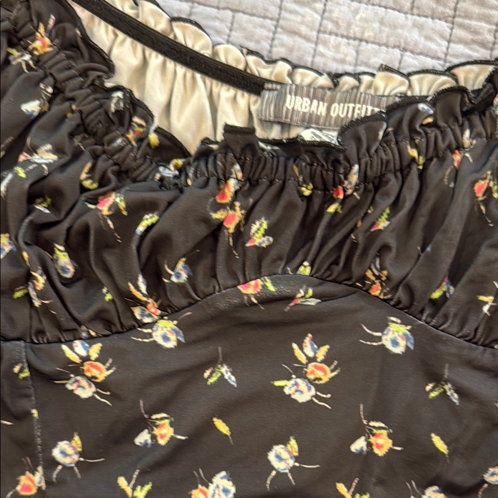 Urban Outfitters Black Ruffled Crop Top - Picture 4 of 7